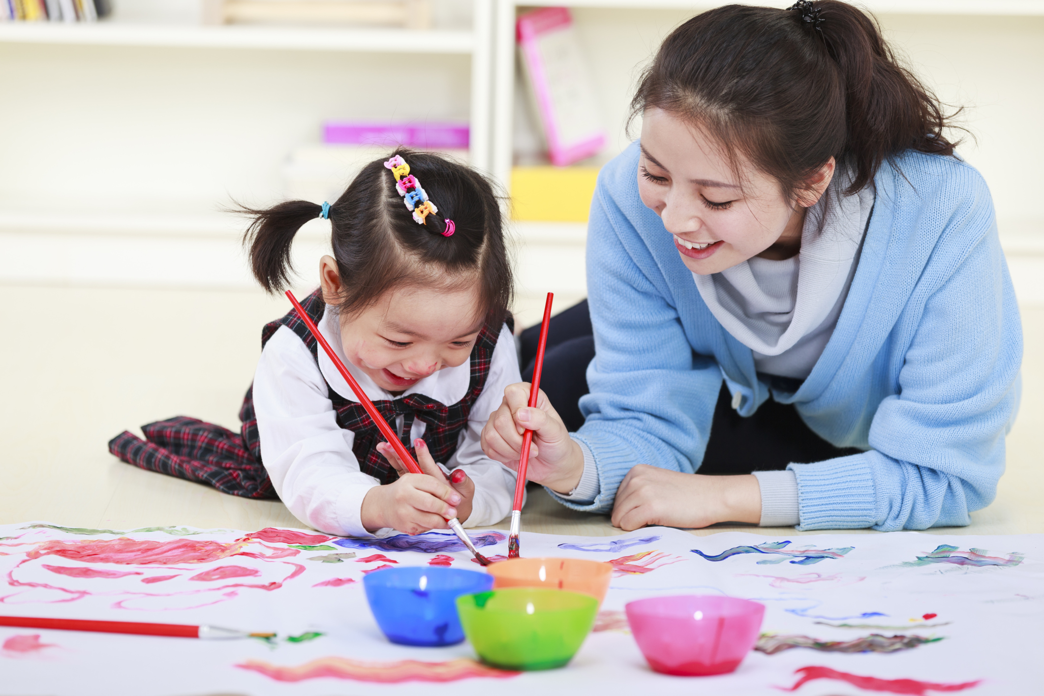 Học vẽ và toán soroban: Nếu muốn trở thành một nhà họa sĩ đầy tài năng và tinh tế, bạn cần kết hợp nghệ thuật vẽ tranh với toán học. Bạn sẽ được học vẽ tranh cùng với bài toán soroban, giúp bạn phát triển khả năng tư duy và sự kiên trì. Hãy khám phá những bức tranh đầy màu sắc kết hợp cùng toán học thú vị.